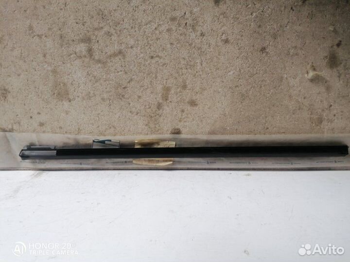 Молдинг стекла задний правый Ford C-Max 2003-2011