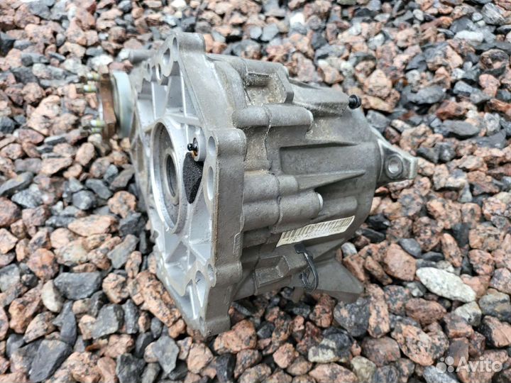 Мало б.у раздаточная коробка Genesis G80 3.0 / 3.8