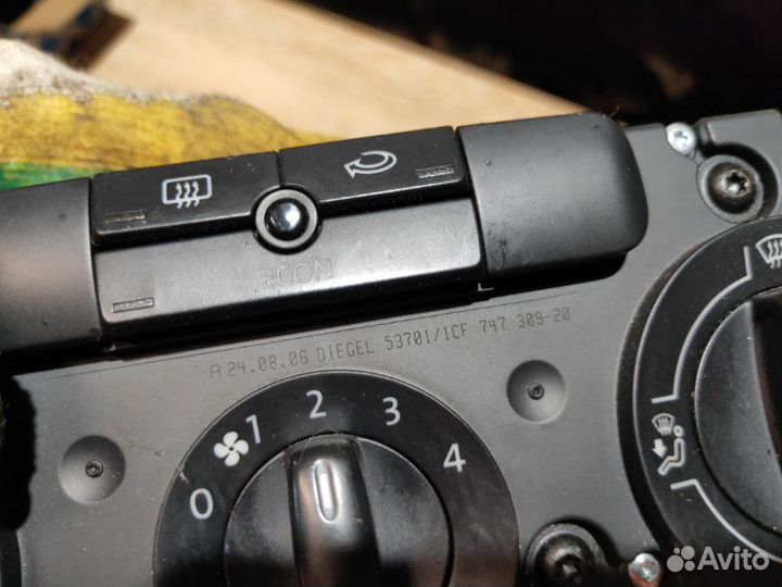 Блок управления печкой Volkswagen Passat B6 1.9