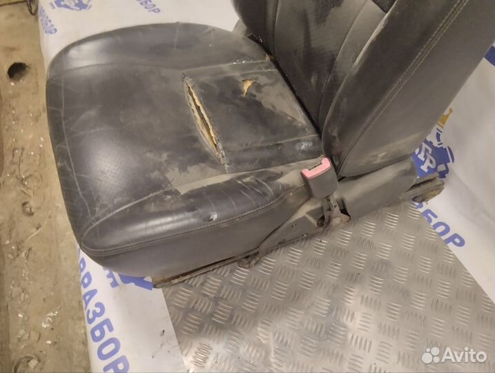 Сиденье переднее правое Toyota RAV 4 2000-2005 куп