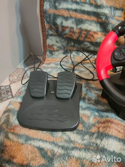 Игровой руль с педалями