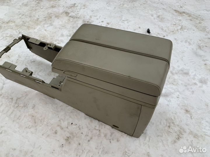 Infiniti fx 35 fx45 подлокотник бежевый