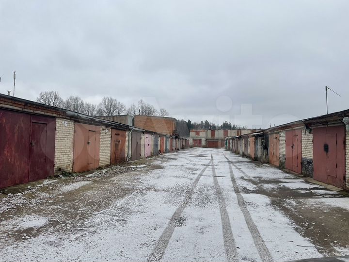 Гараж, > 30 м²