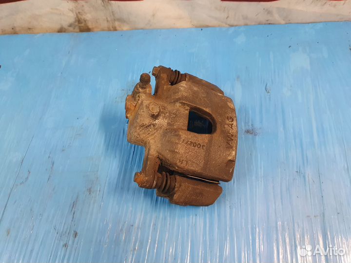 Суппорт передний левый Polo