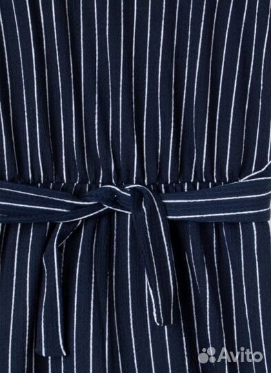 Длинный женский комбинезон в полоску с поясом