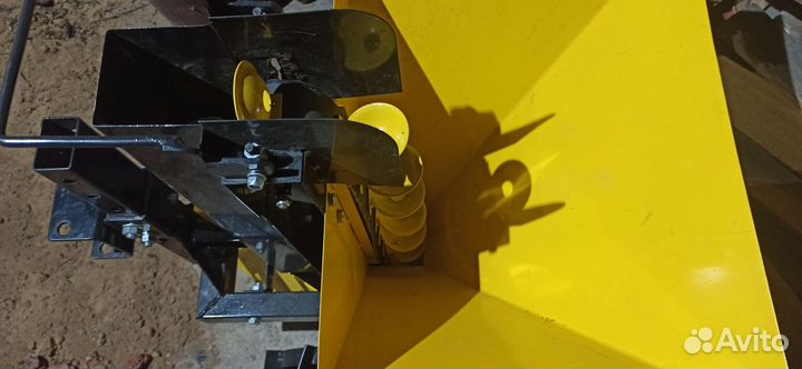 Картофелесажалка для мотоблока