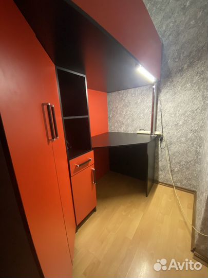 Кровать-чердак со шкафом и столом+матрац