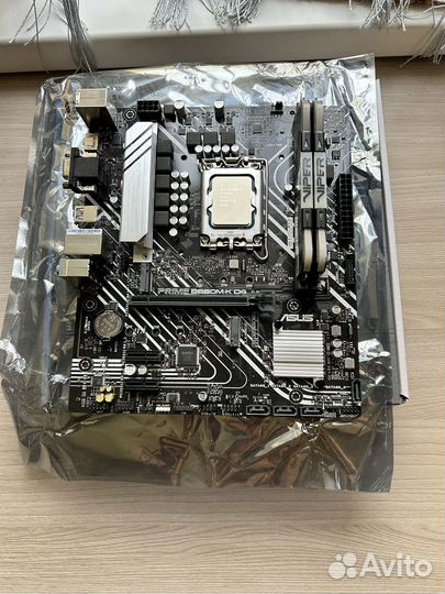 Материнская плата с процессором и памятью