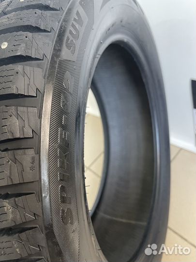 Bridgestone Blizzak Spike-02 SUV 255/50 R19 107T