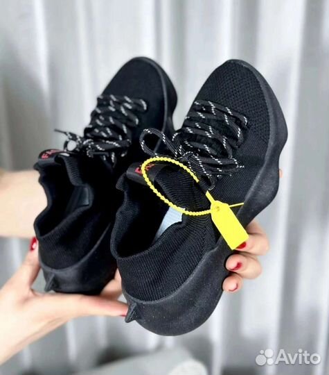 Кроссовки женские