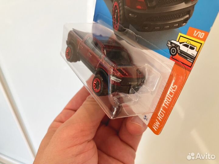Hot Wheels Alfa Romeo 8C и 2020 Ram 1500 Rebel