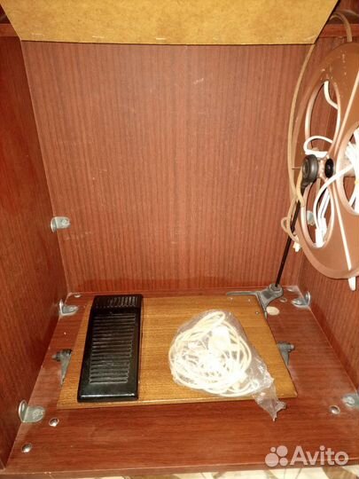 Швейная машина Чайка 142 м