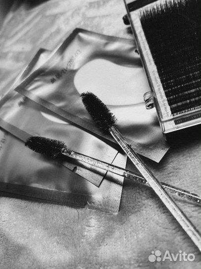 Модель на наращивание ресниц