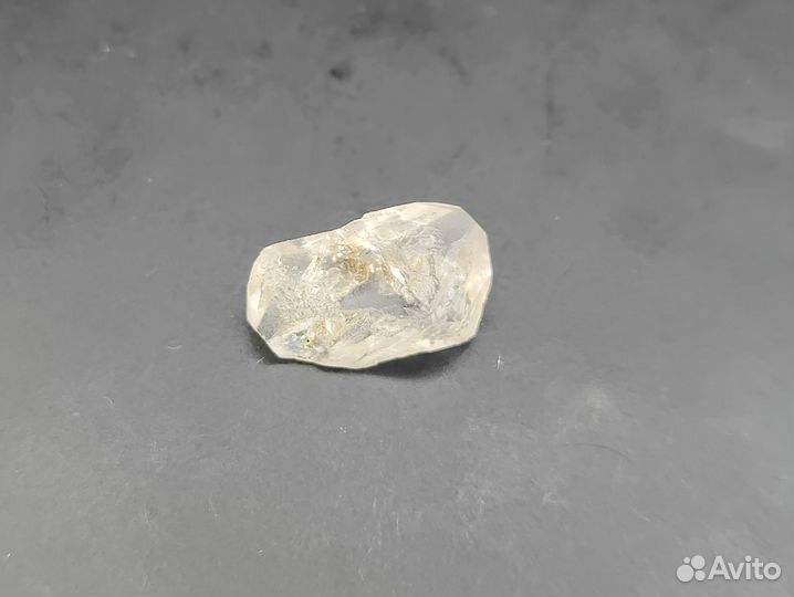 Херкимерский алмаз с включением нефти