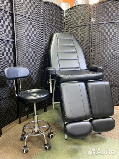 Педикюрное кресло черное механическое