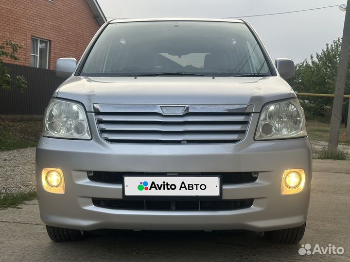 Toyota Noah 2.0 AT, 2002, 217 540 км