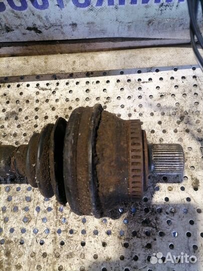 Привод передний правый Volkswagen Passat