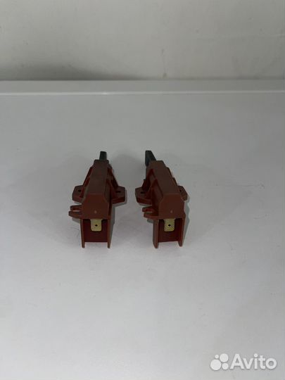 Щетки двигателя в корпусе