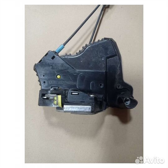 Замок двери передней левой Toyota RAV4 CA40