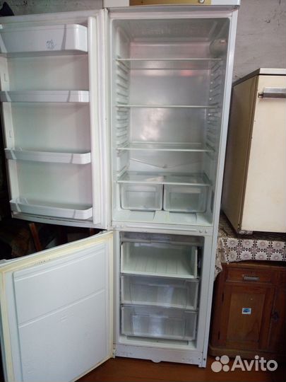Холодильник бу Indesit