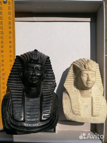 Статуэтки из Египта и папирус
