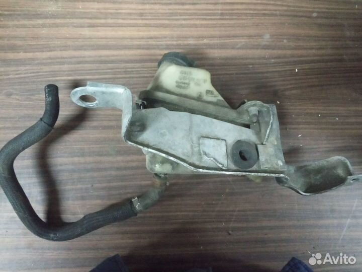 Бачок гур Audi a8 d3