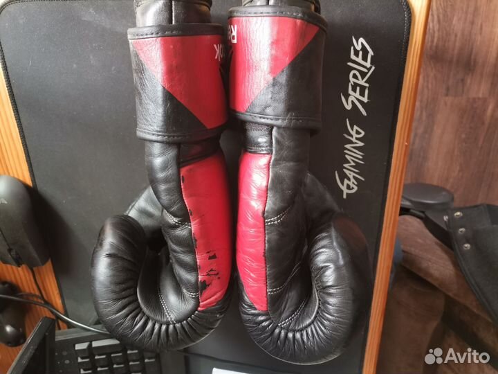 Боксерские перчатки reebok