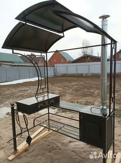Кованый мангал с крышей