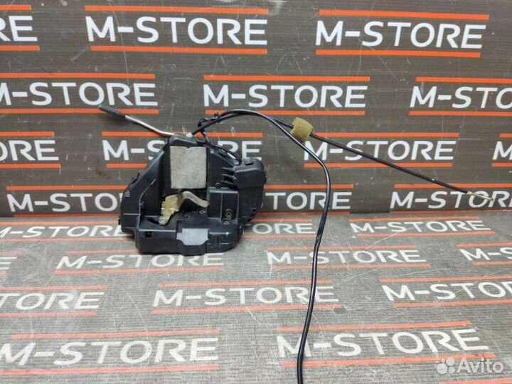 Замок двери задний правый Mercedes-Benz E-Class