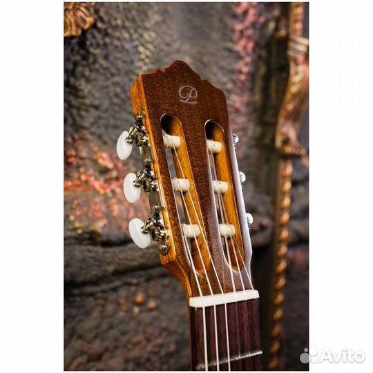 Классическая гитара Perez 610 Cedar