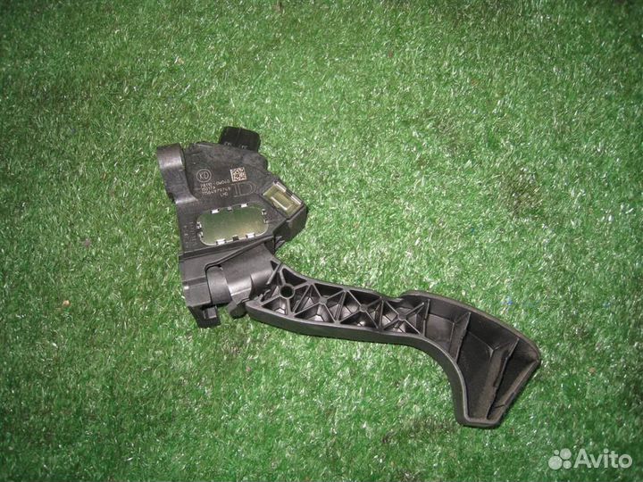 Педаль газа электронная Toyota Auris E18 2015