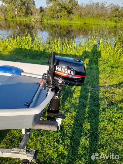 Лодка с мотором