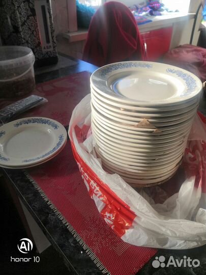 Фарфоровые чашки 24 шт. Под второе блюда