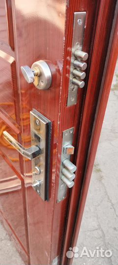 Дверь входная металлическая
