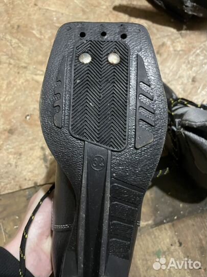 Лыжные ботинки