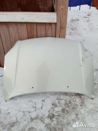 Капот от toyota avensis т250