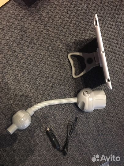 Автомоб.держатель Viks VST-CH100W для планшета