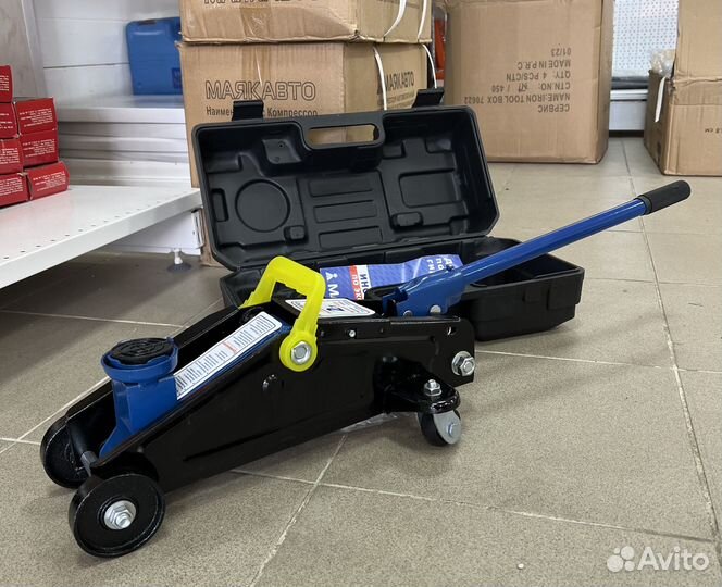 Домкрат гидравлический подкатной 2т H135-300мм. МА