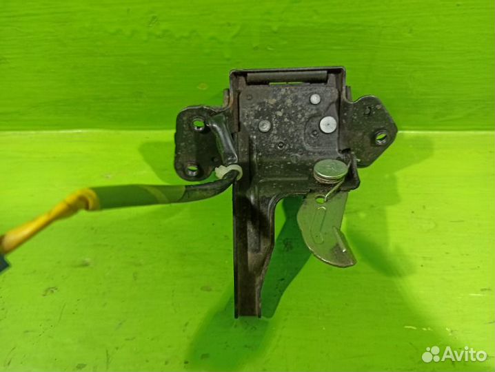 Замок багажника Toyota Yaris P90 2SZ 2006