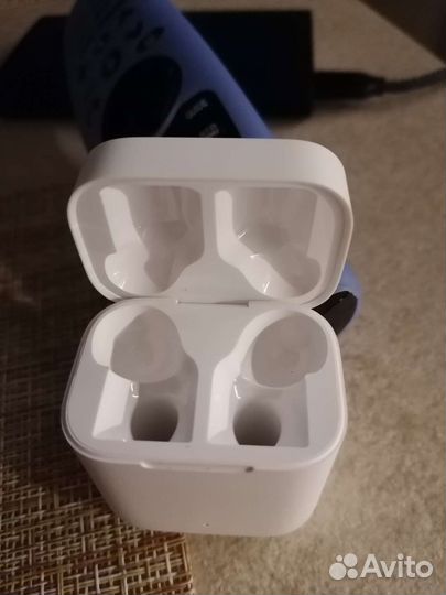 Зарядный кейс наушников Mi True Wireless Earphones