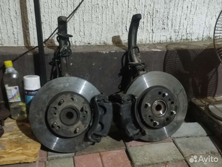 Поворотные кулаки Mitsubishi Galant 8 в сборе