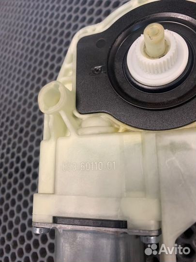 Мотор стеклоподъемника задний правый Porsche