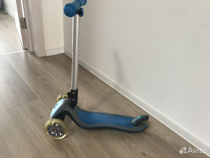 Самокат детский трехколесный Micar Cosmo