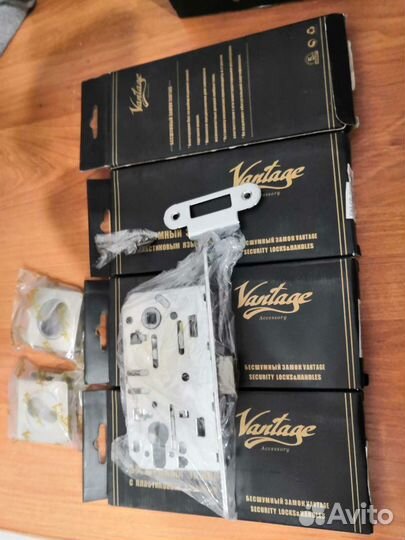 Дверные ручки, замки