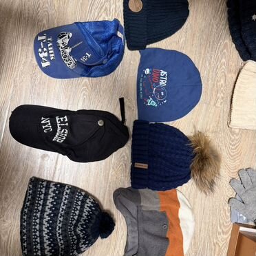 Шапки кепки перчатки варежки