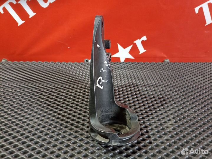 Кронштейн амортизатора кабины правый Renault T