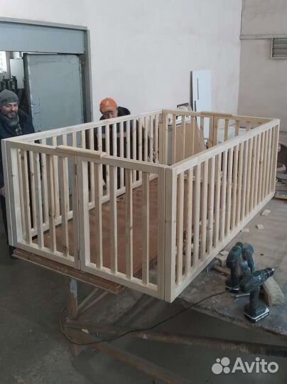 Вольер (манеж) для собак из дерева