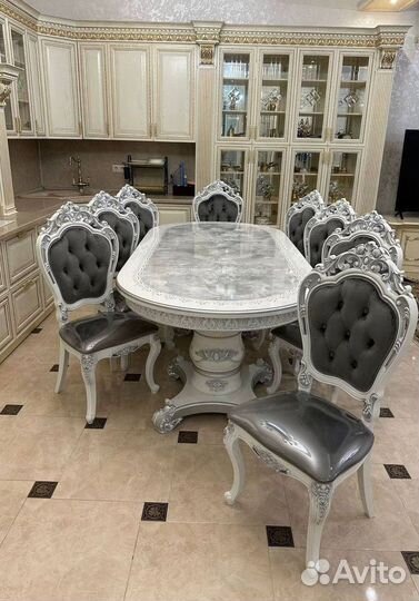 Кухонный стол и стулья комплект