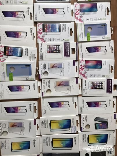 Чехлы и защитные стекла на смартфон