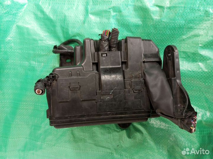 Блок предохранителей Toyota Noah 70